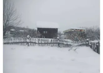 Жилой дом, площадь 30.8 кв.м., назначение: Жилое, количество этажей: 1, в том числе подземных 0, адрес: Россия, Свердловская область, г. Верхний Тагил, ул. Фрунзе, дом 112, кадастровый номер: 66:37:0203010:31.