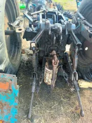 Трактор МТЗ-80Л 1992 года, синий. Госномер 1907 КА 45. Заводской номер 235017. Состояние: необходим ремонт двигателя, ТНВД, КПП, заднего моста. Имеются сколы, царапины и очаги сквозной коррозии. Возможны другие скрытые неисправности.