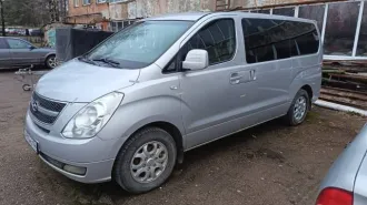 Hyundai Grand Starex 2010 года, 145 л.с., пробег 290000 км, автоматическая коробка передач. Автомобиль Hyundai H-1 2010 года выпуска, VIN: KMJWA37JBAU237637.