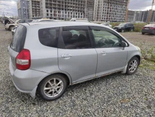 Honda Fit 2004 года, 86 л.с., пробег 300000 км, АКПП. Цвет серый. VIN отсутствует. ПТС 25ТО374964, госномер В989ТА96. Модель двигателя L13A, бензиновый, номер 1855928, мощность 86 л.с., объем 1339 куб. см. Номер кузова GD1-2033176. Экологический класс второй. Разрешенная максимальная масса 1275 кг…