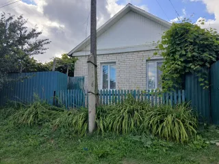 Земельный участок 807 кв.м и дом 67.2 кв.м Брянская область, Почепский район, г.Почеп, ул.Нагорная, д.1. Кадастровый номер участка: 32:20:0380157:26, категория земель: земли населенных пунктов, разрешенное использование: для индивидуальной жилой застройки. Кадастровый номер дома: 32:20:0380157:57.