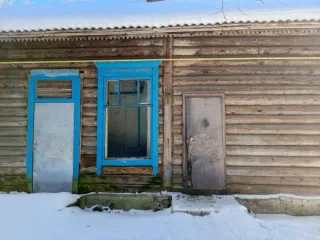 Нежилое здание, сарай, земельный участок, 107.3 кв.м здание, сарай и земельный участок. Вид ограничений и обременений: нет. Общая площадь: 107.3. Кадастровые номера: 32:08:0160301:373, 32:08:0160301:424, 32:08:0160301:212. Общие сведения об ограничениях и обременениях: нет.