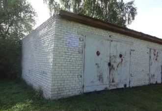 Земельный участок площадью 5300 кв.м с кадастровым номером 32:01:0280620:11 (реестровый номер федерального имущества П11340000968) по адресу: Брянская область, р-н Брасовский, рп. Локоть, ул. Маркова, д. 3А, с расположенными на нем объектами недвижимости: здание лаборатории площадью 143,2 кв.м с…
