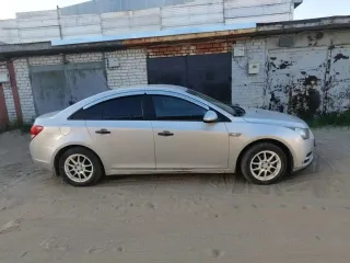 Chevrolet Cruze 2010 Легковой автомобиль марки/модели: СНЕVRОLЕТ СRUZЕ (Chevrolet Cruze), год выпуска: 2010, идентификационный номер (VIN): XUFJF696JA3011204 С имуществом, являющимся предметом продажи, и имеющимися в отношении этого имущества документами можно ознакомиться предварительно согласовав…