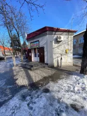 ½ доли нежилого здания площадью 180,8 кв.м, кадастровый номер: 61:59:0020610:843. Адрес: Ростовская область, г. Шахты, пр-кт. Победа Революции, ост. «Обувная фабрика» (в город).