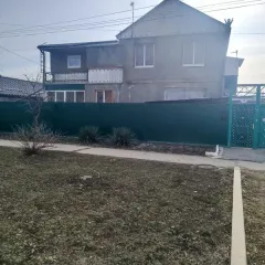 Жилой дом 297.2 кв.м и земельный участок 615 кв.м. Адрес: Ставропольский край, Изобильненский район, г. Изобильный, ул. Лопатина, 4. Кадастровый номер дома: 26:06:122507:181, назначение: жилой дом, площадь 297.2 кв.м, количество этажей 1. Кадастровый номер земельного участка: 26:06:122409:103…