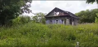 Земельный участок площадью 1200 кв.м. Кадастровый номер 27:06:0020738:53. Вид права: собственность. Разрешенное использование: для ведения личного подсобного хозяйства. Расположение: Хабаровский край, Вяземский район, город Вяземский, улица Партизанская, земельный участок 25.