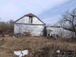 Жилое здание 23 кв.м. и земельный участок 1500 кв.м. Липецкая область Жилое здание, площадь: 23кв.м., кадастровый номер: 48:02:0630202:62 и земельный участок , площадь: 1 500кв.м., категория земель: Земли населенных пунктов, разрешенное использование: для ведения личного подсобного хозяйства…