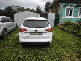 Kia Ceed 2013 года, 129 лс, 227875 км. Легковой автомобиль, марки KIA, модели CEED JD, VIN: XWEHM812AE0002735, 2013 года выпуска. На лобовом стекле трещина с пассажирской стороны, по кузову есть коррозия, в моторе нужно менять масло. Фактическое состояние транспортного средства определяется…
