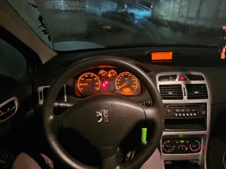 Peugeot 307 2006 Легковой автомобиль хэтчбек VIN VF33CNFUL84785557 Год выпуска 2006 Кузов VF33CNFUL84785557 Модель двигателя NFU10FX6NPSA 3076207 Цвет Красный Тип двигателя Бензиновый Мощность 109 л.с. 80 кВт Объем 1587 куб. см ПТС 51 УТ 730469 СТС 99 42 948972