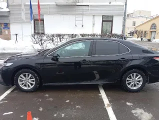 Toyota Camry 2018 года выпуска. Легковой автомобиль, седан. VIN: XW7BN4HK80S102909. Государственный регистрационный знак: О775ХУ799. Привод передний. Объем двигателя 1998 см³, мощность 150 л.с., экологический класс 5. Коробка передач — автомат. Пробег 73 818 км. Назначение: pryamie.