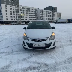 Opel Corsa 2012 года выпуска.