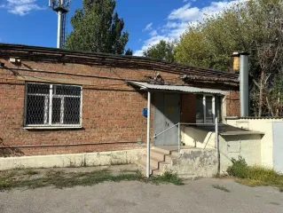 Нежилое помещение 97,5 кв. м, Ростовская обл., г. Таганрог, ул. Большая Бульварная, 10-25; 1101/3432 доли в праве общей долевой собственности на земельный участок, категория земель: земли населенных пунктов, вид разрешенного использования: для использования в производственных целях. Ознакомление с…