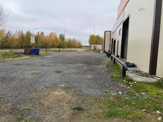 Земельный участок общей площадью 1924 +/- 15 кв.м с кадастровым номером 70:20:0000001:3716 расположен по адресу: Российская Федерация, Томская область, Городской округ город Стрежевой, город Стрежевой, ул. Коммунальная, участок 148. Категория: земли населенных пунктов, вид разрешенного…