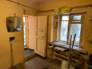 Нежилое помещение расположено по адресу: Санкт-Петербург, улица Куйбышева, д. 19, литера А, пом. 3-Н, площадь 12.8 кв.м, назначение: нежилое, этаж №1, кадастровый номер 78:07:0003008:2428. Право собственности подтверждается записью в Едином государственном реестре недвижимости от 16.02.2023 №…