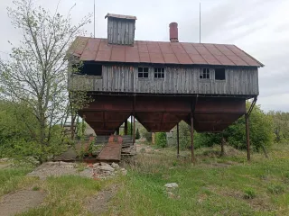 Движимое имущество, годные остатки, транспортные средства в общем количестве 77 наименований. Здание телятника № 3 (1988 г.п., движимое имущество, годные остатки); Здание телятника (1976 г.п., движимое имущество, годные остатки); Здание склада (1989 г.п., движимое имущество, годные остатки); Здание…