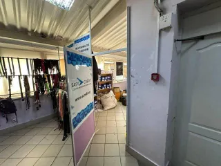 Доля 13789/298100 в праве на нежилое здание рынка площадью 3070,9 кв.м., кадастровый номер 38:35:010235:185, и доля 7085/157800 в праве на земельный участок площадью 1578 кв.м., кадастровый номер 38:35:010235:15, расположенные по адресу: РФ, Иркутская область, г. Зима, пер. Коммунистический, д. 4…