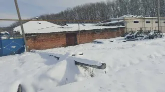 Дом 37,8 кв.м и земельный участок 1630 кв.м, Ставропольский край, Георгиевский р-н, с. Обильное, ул. Ленина, д. 12. Земельный участок (1630 кв.м.) + жилой дом (37,8 кв.м.). Кадастровый номер земельного участка: 26:25:041214:18; Кадастровый номер жилого дома: 26:25:041214:77.