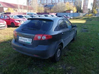 ШЕВРОЛЕ КЛАН,VIN : XUUNA486J80051039, 2008 г.в., цвет: черный, Мощность  кВт/л.с. : 80/109.0, экологический класс: 4. Тех. описание: Имеются трещины, сколы переднего бампера, вмятина левого заднего крыла, трещины, царапины заднего бампера, замятие порога с правой стороны, деформация переднего…