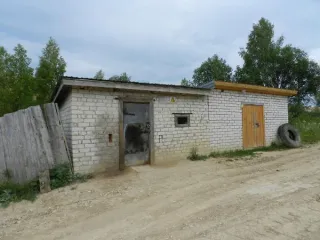 Земельный участок 1689 кв.м со складом ГСМ 35,7 кв.м, Республика Марий Эл. Земельный участок с кадастровым номером 12:13:0030203:181 площадью 1689 кв. м с расположенным на нем объектом недвижимого имущества, местоположение: Российская Федерация, Республика Марий Эл, Моркинский р-н, д Чукша, ул…