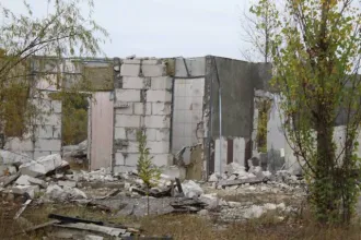 Здания площадью 178, 87.9, 340.6, 150.2, 150.1 кв.м. и земельный участок 10000 кв.м. в Липецкой области, Хлевенский район, село Введенка, улица Запрудная. Земельный участок кадастровый номер 48:17:0800505:102, категория земель: земли населенных пунктов, разрешенное использование: для размещения…