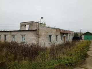 Нежилое здание 357.8 кв.м, земельный участок 634 кв.м, Ярославская область, Некрасовский район, Бурмакинский сельский округ, с.Бурмакино, ул.Заречная, д.32. Нежилое здание с кадастровым номером 76:09:030101:1407, общей площадью 357,8 кв.м., 2-этажное, год постройки 1985, с земельным участком с…