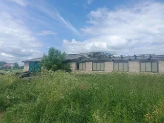 Нежилое здание площадью 1 277,60 кв. м по адресу: Нижегородская область, Тонкинский район, рабочий поселок Тонкино, улица Заречная, дом 24 "А"/1. Кадастровый номер здания: 52:04:0200016:493, земельного участка: 52:04:0200016:492.