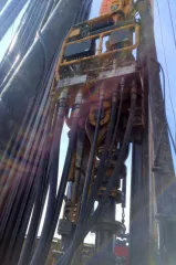 Верхний привод гидравлический СВП Drillmec HTD250C с гидравлическим силовым блоком (ГСУ) системы верхнего привода, производства Drillmec S.p.A, Италия, 2018 года выпуска, в сборе, для буровых установок, в т.ч. мобильных.