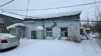 Имущественный комплекс по адресу: Республика Саха (Якутия), г. Мирный, шоссе Чернышевского, д. 1, состоящий из: нежилого здания (трансформаторная подстанция ВЛ-10 КТП-1000 фабрики Р2) с кадастровым номером 14:37:000105:194, общей площадью 16 кв. м., нежилого здания (гаражи) с кадастровым номером…