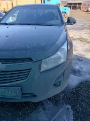 Chevrolet Kliq Cruze, 2013. Автомобиль марки/модели ШЕВРОЛЕ/CHEVROLET KLIJ CRUZE VIN:XUFJA695JD3063112, 2013 г.в., находится в залоге у АО «Кредит Европа Банк» (ИНН 7705148464, ОГРН 1037739326063).