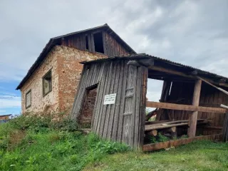 Нежилое здание (реестровый номер имущества - 33497), площадью 94,2 кв.м., кадастровый номер 66:01:5801001:510 с земельным участком, площадью 207 кв.м., кадастровый номер 66:01:5801001:509 по адресу: Свердловская область, Алапаевский р-н, с. Гостьково, ул. Ленина, д. 35 Нежилое здание (реестровый…