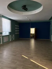 Нежилое здание (здание станции юных туристов) 701,3 кв.м, кад. № 76:21:010101:134, земельный участок 2370 кв.м, кад. № 76:21:010107:21, адрес: Ярославская область, г. Тутаев, ул. Ярославская, д.36а. Вид ограничений и обременений: В соответствии с информационным сообщением. Материалы наружных стен…