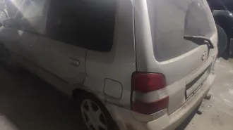 Mazda Demio 2001 года выпуска, серый цвет. Государственный номер Т878РО54, номер кузова DW3W628377. Залоговое имущество.