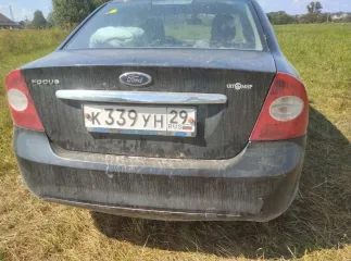 Ford Focus 2008, Ford Focus, 2008, VIN: X9FHXXEEDH8G57632, номер кузова: X9FHXXEEDH8G57632, цвет черный, объем 1596 см3, мощность 116.0 л.с., седан. Трещина на лобовом стекле, трещина на заднем бампере, вмятина на правом переднем крыле, пороги под замену (один замят), автосигнализации нет…