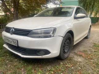 Volkswagen Jetta 2011 года, белый цвет. VIN: WVWZZZ16ZCM024723, ПТС: 64НО862755, госномер: В119ОУ164. Мощность двигателя 122 л.с. (89 кВт), разрешенная максимальная масса 1870 кг, масса без нагрузки 1290 кг.