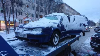 Автомобиль «Volkswagen Golf» («Фольксваген Гольф»), сине-серебристого цвета. Государственный регистрационный знак  А 260 УН51, 2002 года выпуска.  VIN: WVWZZZ1JZ2U015534. Автомобиль «Volkswagen Golf» («Фольксваген Гольф»), сине-серебристого цвета. Государственный регистрационный знак  А 260 УН51…