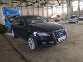 Ауди Q5 Quattro 2.0, год выпуска 2010, госномер У498ВС18, VIN WAUCFC8R9BA032827, цвет черный, объем 1984 см³, мощность 211 л.с., тип легковой универсал. Ключи в наличии, документов нет. ВАЗ 21053, год выпуска 2007, госномер С608ОТ18, VIN XTA21053082125113, цвет синий, объем 1451 см³, мощность 71.4…