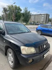 Toyota Kluger 2002 года, черный цвет, госномер M757XM24. VIN отсутствует, номер двигателя ACU25-0017169. Рабочее состояние не проверялось, видимых повреждений не имеет. Объем двигателя 2362 см³, мощность 146 л.с. Есть обременение в виде запрета регистрационных действий.