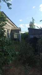 Жилое здание, площадь 42,9 кв.м., кадастровый номер 61:08:0070401:259 и земельный участок, площадь 1334 кв.м., категория земель - земли населенных пунктов, разрешенное использование - для ведения личного подсобного хозяйства, кадастровый номер 61:08:0070401:107. Адрес: Ростовская обл., Волгодонской…