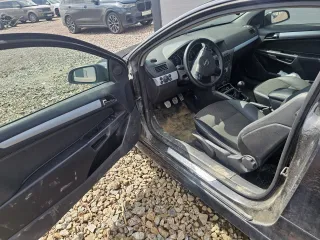 Opel Astra 2006 года. VIN W0L0AHL0875047418. Автомобиль находится в залоге.