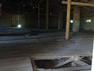 Зерносклад 516.6 кв.м, участок 1000 кв.м, Чувашская Республика, Аликовский район, сельское поселение Тенеевское. Земельный участок с кадастровым номером 21:07:150802:246, площадью 1000 кв. м., категория земель: земли сельскохозяйственного назначения, разрешенное использование: хранение и…