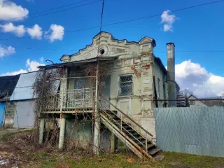 Нежилое здание 74.5 кв.м, земельный участок, Рязанская область. Здание назначение: нежилое, 2-этажное, общей площадью 74,5 кв.м, кадастровый номер 62:26:0010913:904, расположенное по адресу: Рязанская область, город Касимов, улица Октябрьская, здание 7а. Одновременное отчуждение земельного участка…