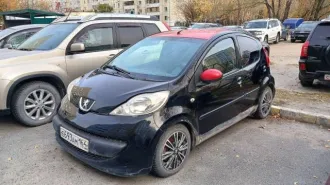 Peugeot 107, 2007 года, 68 лс, 274236 км. Автомобиль PEUGEOT 107, 2007 года выпуска, VIN - VF3PNCFAC88172290, цвет: черный, рег. знак: Е693АМ164. Учтено техническое состояние: коррозийные повреждения порогов. Имеются потертости, вмятины, сколы лакокрасочного покрытия. Требуется химчистка салона.