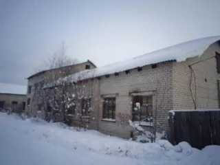 Нежилое здание, кад.№29:06:120110:308, площадью 366,5 кв.м., 
Расположенное по адресу: Российская Федерация, Архангельская область, р-н. Коношский, рп. Коноша, ул. Рабочая, д. 1, принадлежащее МУП "Жилкомсервис" на праве хозяйственного ведения