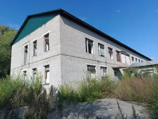 Здания и земельный участок 7771 м², Курган г. Курган, ул. Техническая, д. 15. Здание, кадастровый номер: 45:25:080301:132, площадь: 1058,3 кв.м. Здание, кадастровый номер: 45:25:080301:2204, площадь: 1158,7 кв.м. Нежилое здание склада, кадастровый номер: 45:25:080301:90, площадь: 64,7 кв.м…