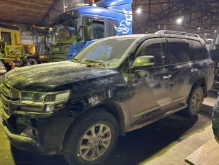 Toyota Land Cruiser 200, черный, легковой, 2017 г.в., мощность двигателя 249 л.с., VIN: JTMCV02J204227381, ГРЗ К555АЕ14