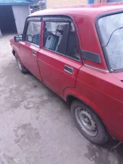 Автомобиль ВАЗ 2105, 1982 г.в., VIN:XTA210500C0151928, цвет: рубин. Техническое состояние: автомобиль на ходу, разрушенное и ржавое дно.