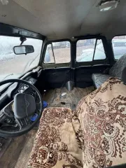 Автомобиль марки УАЗ-31514, 2001 г., госномер А394РО43 отсутствует, цвет зеленый, номер шасси 10017294 (не сверялся), под капотом находится номер 10016355. Переднее пассажирское сидение отсутствует, по всему кузову коррозия, задний бампер отсутствует, запасное колесо отсутствует, колеса марки…