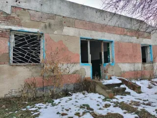 Нежилое здание клуба 280,5 кв.м с участком 1546 кв.м, Омская область, Любинский район. Здание клуба с кадастровым номером 55:11:120101:830, состоящее из помещения клуба, назначение – нежилое, площадью 203,8 кв.м, с кадастровым номером 55:11:120101:775 и помещения ФАП 1П, назначение – нежилое…
