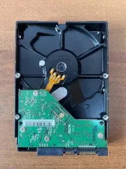 Жесткие диски Seagate Hitachi Western Digital 4 шт 1. Накопитель жесткого диска "Seagate s/n SRA056JF" — 1 шт. 2. Накопитель жесткого диска SEAGATE s/n 6QZ0WCS2 - 1 шт. 3. Накопитель жесткого диска Hitachi s/n HK2N1KJV — 1 шт. 4. Накопитель жесткого диска Western Digital s/n WCAWF0529020 — 1 шт.